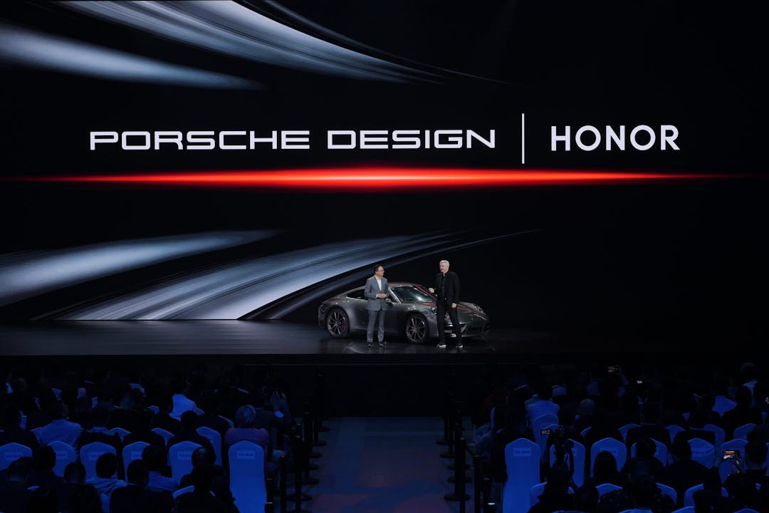 Launch-Event_Porsche-Design_Honor_Magic-V2-RSR_8-1